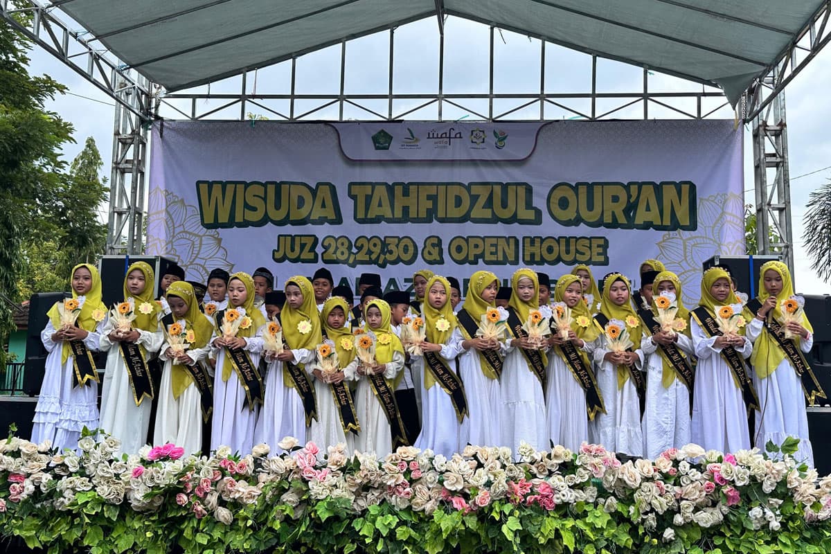 MI Alam Al-Azhar Sumberrejo Gelar Open House dan Wisuda Tahfidz Juz 28-30