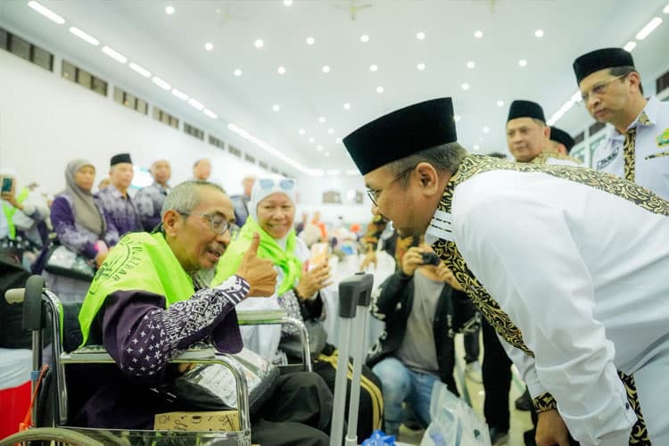 Sambut Hangat Kedatangan Jemaah Kloter Terakhir, Menag RI: Semoga Mabrur